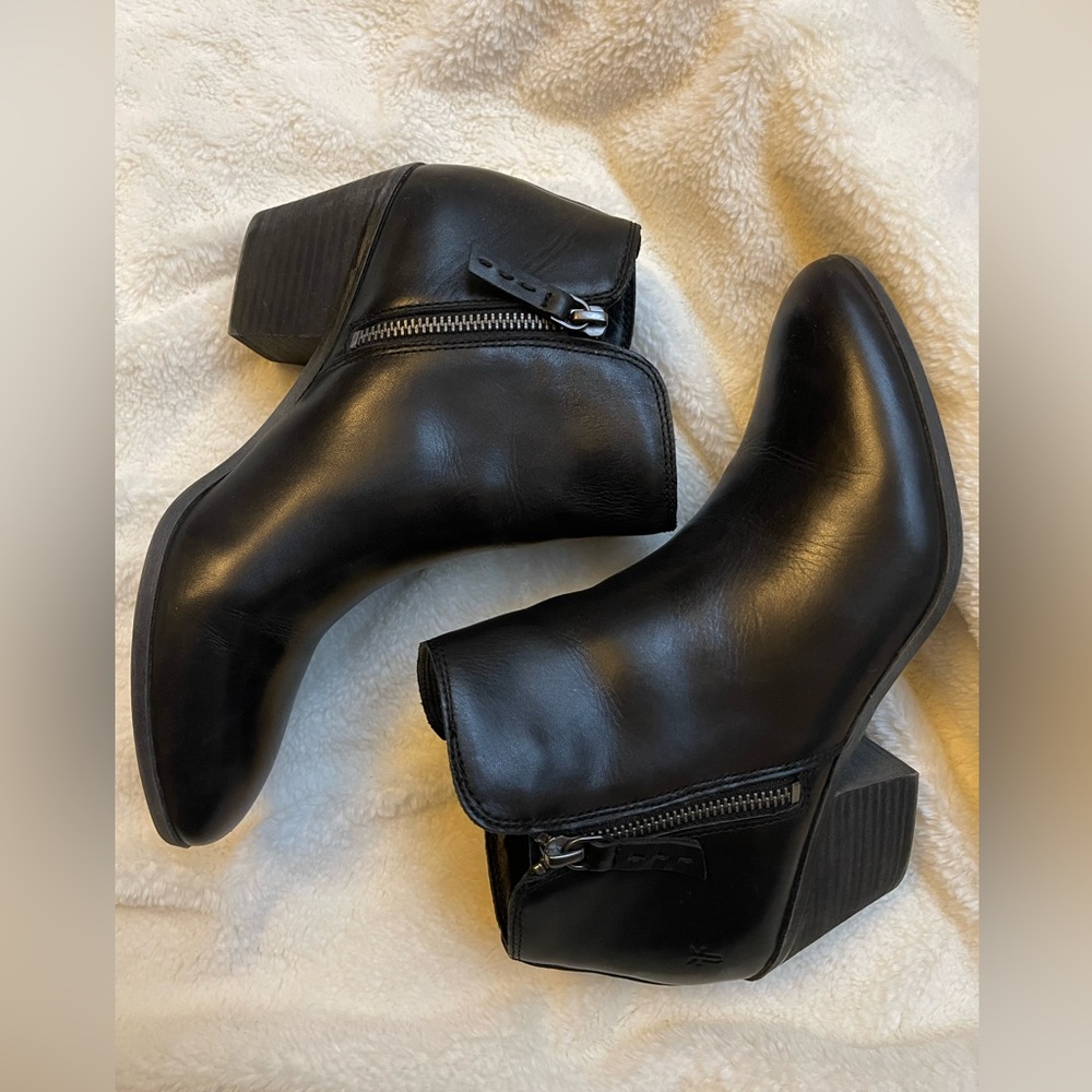 Frye Black Leather Judith Side Zip Bootie